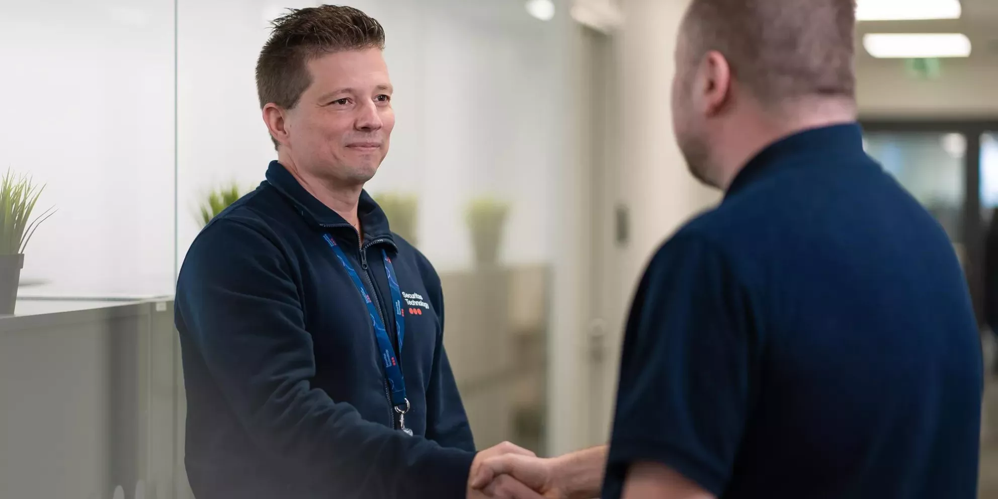 FI_Sales_shaking_hands_with_Customer